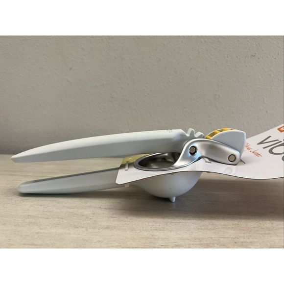 Chefn FreshForce Citrus Juicer, 10.25in L White - Picture 7 of 7